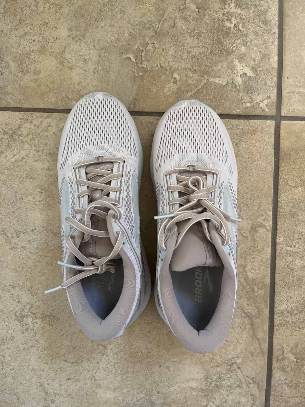 Brooks Ariel GTS 23 Running Shoe size 10 - Picture 6 of 8